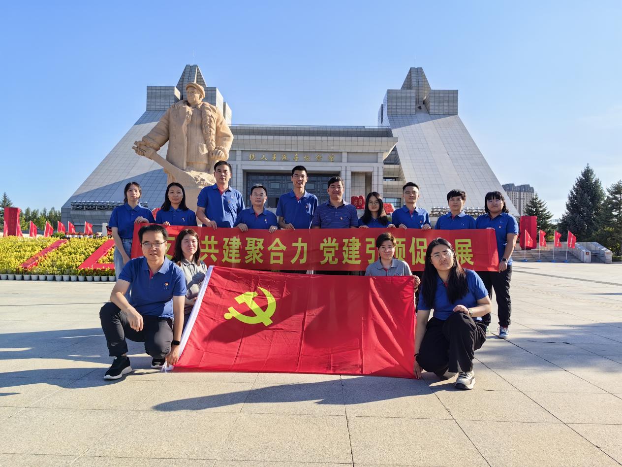 動物用生物制品國家工程研究中心、哈獸研禽免疫抑制病創(chuàng)新團隊、福建圣農(nóng)集團圣澤生物及福建圣農(nóng)集團技術(shù)中心黨支部共建活動